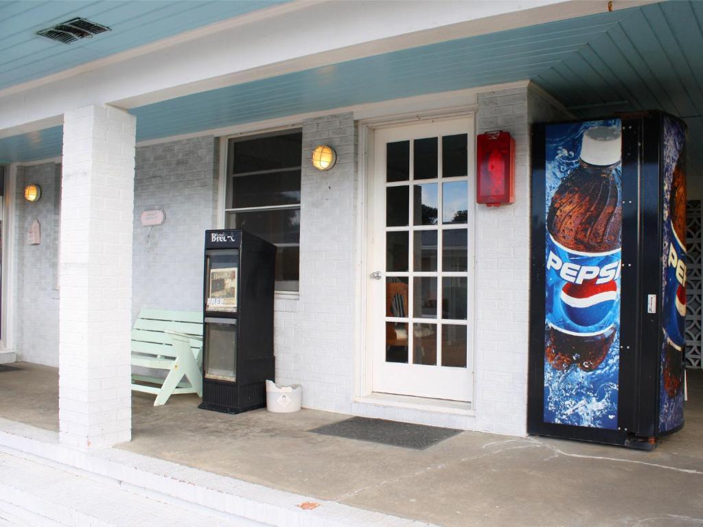 Falcon Motel Buxton Extérieur photo